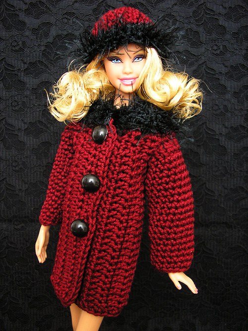 Vínový kabátek s čepičkou pro Barbie — foto 2