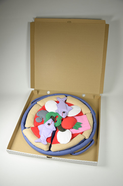 Pizza krájená na podtácku — foto 3