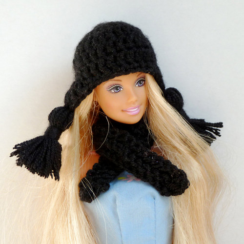 BLACK ušanka a šála s balbulkami pro Barbie — foto 4