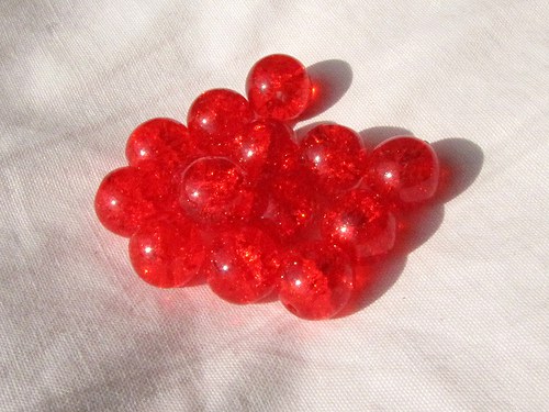 Červené práskané korálky 10 mm, 15ks — foto 2
