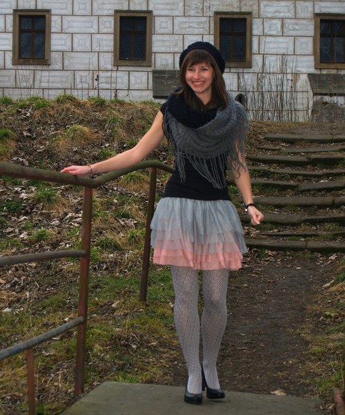 Šedo-růžová tylová sukně — foto 3
