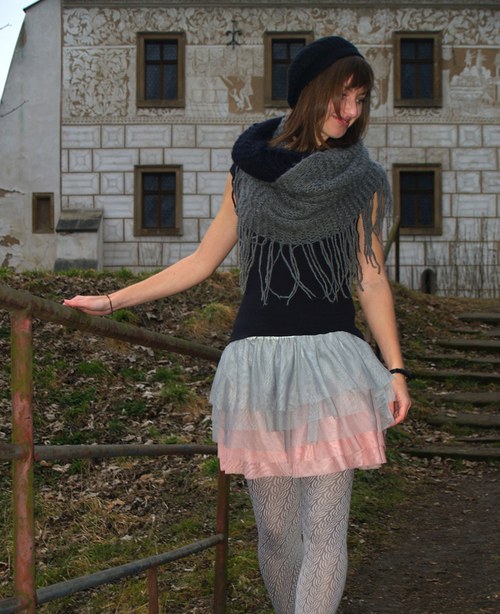 Šedo-růžová tylová sukně — foto 5