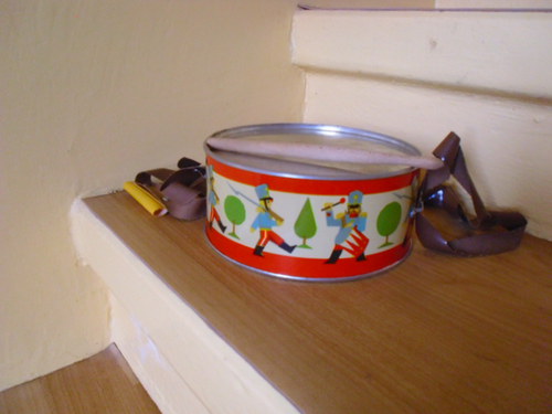 Vintage plechový bubínek — foto 3