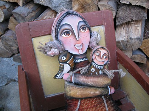 Dívka s panenkou — foto 3