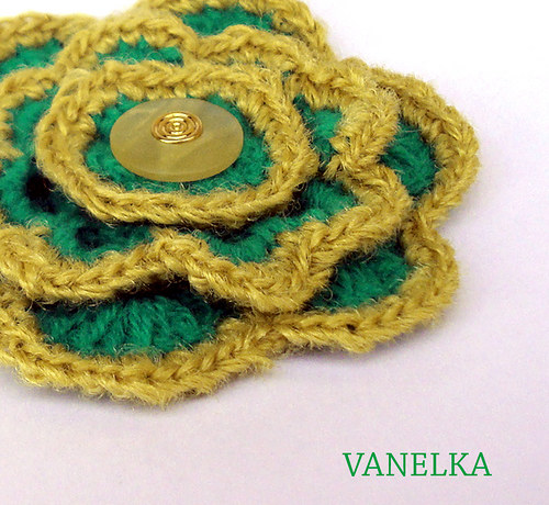 Green flower - háčkovaná brož — foto 3