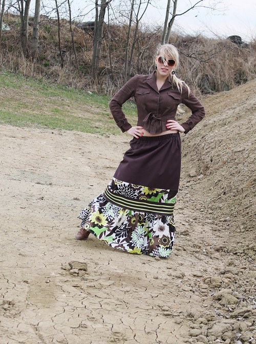 Kdo mě najde v trávě:-) sukně — foto 5