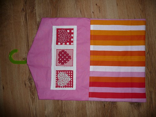 Přehoz s patchworkovými aplikacemi srdíček — foto 3