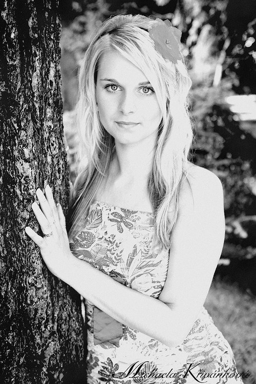 Fuchsiová květinka - čelenka — foto 2