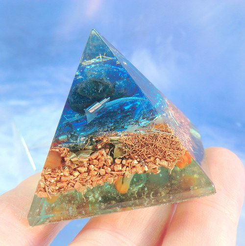 Orgonit - Pyramida na přání s apatitem — foto 5