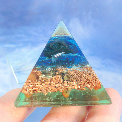 Orgonit - Pyramida na přání s apatitem — foto 6