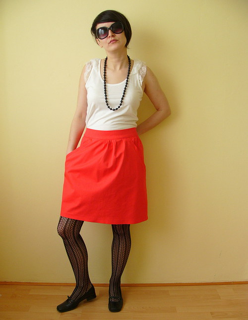 Červená sukně — foto 2