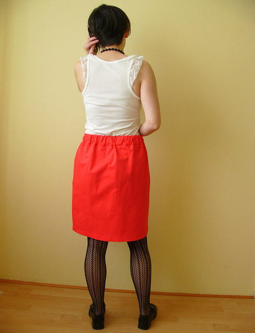 Červená sukně — foto 3