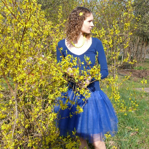 Tmavě modrá tylová sukně — foto 2