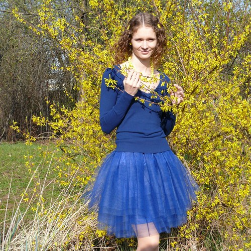 Tmavě modrá tylová sukně — foto 4