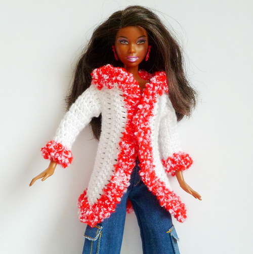 Bílo-červený kabátek pro Barbie — foto 3