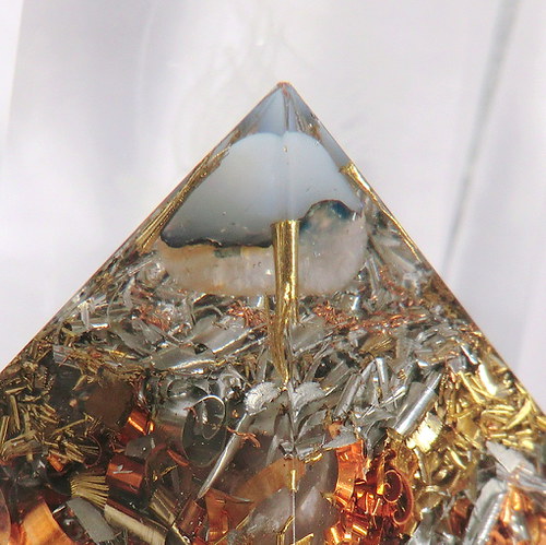 Orgonit - Pyramida 4x4cm - Chalcedon — foto 2