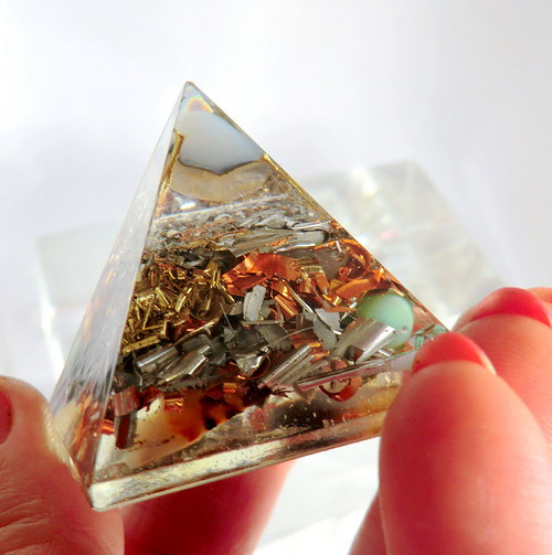 Orgonit - Pyramida 4x4cm - Chalcedon — foto 3