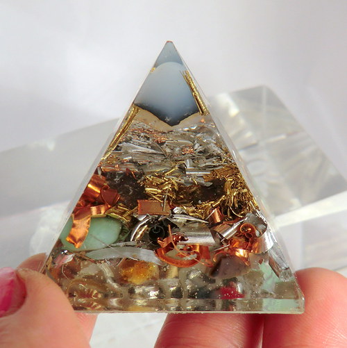 Orgonit - Pyramida 4x4cm - Chalcedon — foto 4
