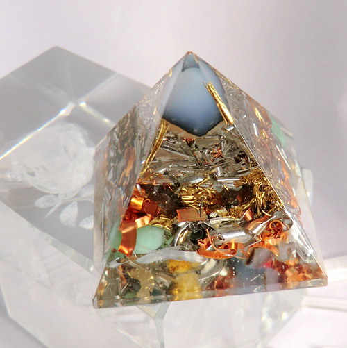 Orgonit - Pyramida 4x4cm - Chalcedon — foto 6