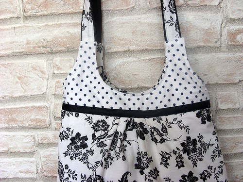 Elegantní černobílá taška — foto 3