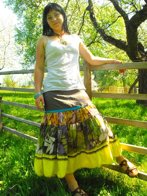 Sukienka cigánska recyklovaná — foto 3