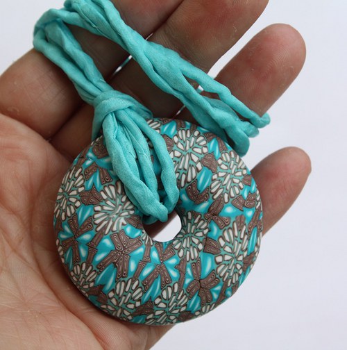 Tyrkysovohnědý drobně vzorovaný donut — foto 5