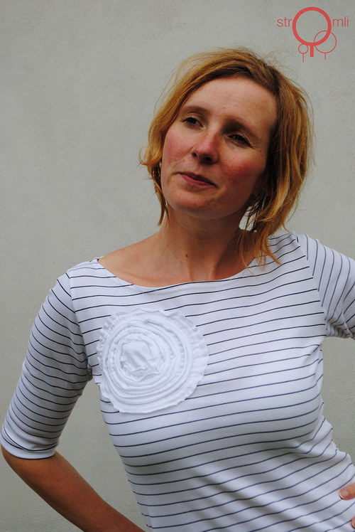 Bílé pruhované s aplikací, vel. M — foto 2