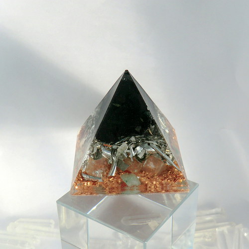 Orgonit *Pyramida4* 4x4cm - ŠUNGIT — foto 5