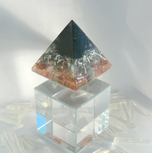 Orgonit *Pyramida4* 4x4cm - ŠUNGIT — foto 6