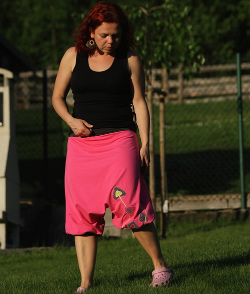 Kalhoty/ sukně s houbičkami — foto 2