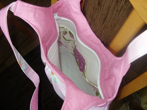 Růžová taška s kopretinami — foto 3