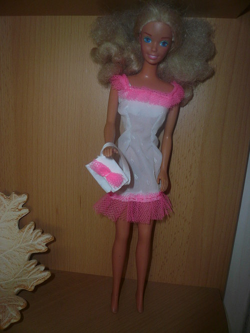 SLEVA Bílo-růžové šatičky pro Barbie 2v1 — foto 2