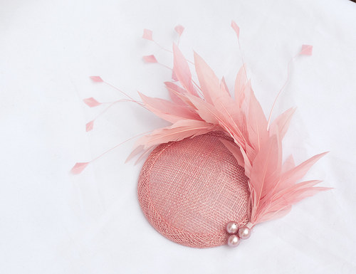 Koktailový klobúčik Powder Rose — foto 3