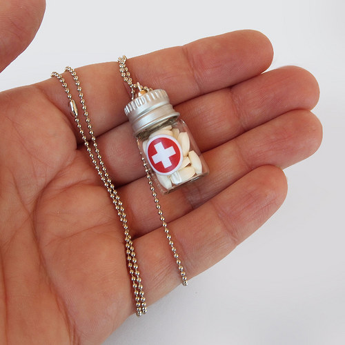 Přívěsek FIRST AID (otevírá se!) — foto 2