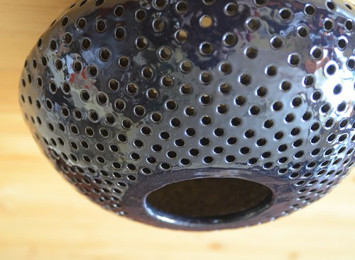 Černé dírkaté ufo — foto 4