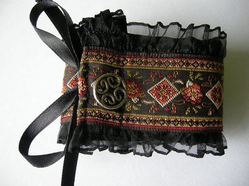 Krajkový textilní náramek — foto 3