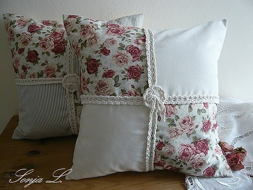 Polštářek s háčkovanou krajkou ~ patchwork s růží — foto 5