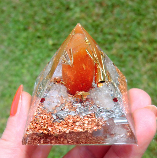 Orgonit - Pyramida3 5x4,5cm - Karneolový plamínek — foto 4
