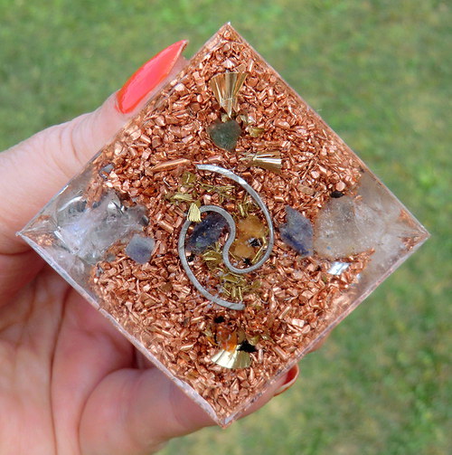 Orgonit - Pyramida3 5x4,5cm - Karneolový plamínek — foto 5