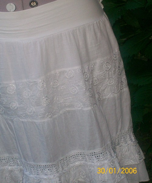 Bílá Kaskádová Sukně — foto 3