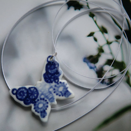 Modré létání (porcelán.přívěsek) — foto 2