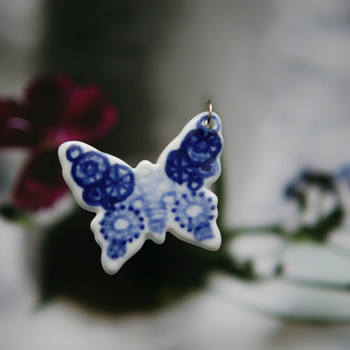 Modré létání (porcelán.přívěsek) — foto 3