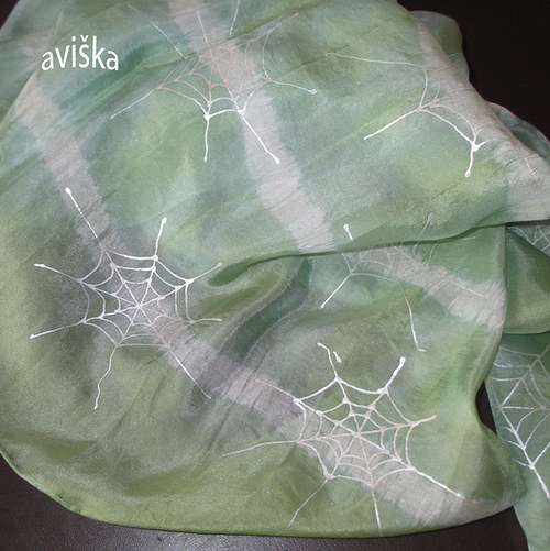 Šálka - pavučinky v trávě — foto 2