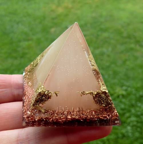 Orgonit - 5 x 4,5cm - Dvojitá pyramida — foto 2