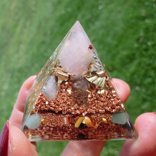 Orgonit - Pyramida 5x4,5cm - Růženínová — foto 2