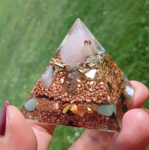 Orgonit - Pyramida 5x4,5cm - Růženínová — foto 5