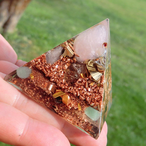 Orgonit - Pyramida 5x4,5cm - Růženínová — foto 6