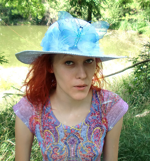 Světle modrý slamák s motýlem - SLEVA — foto 2
