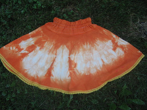 Pomerančová kolová sukně — foto 5