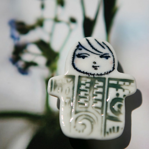 Onoínek Green (porcelánová brož) — foto 5
